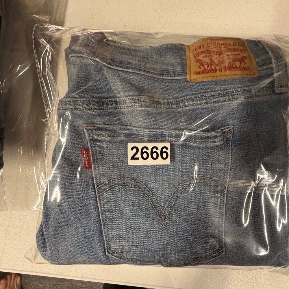 Levi's 505 Straight Leg Jeans Women's Size 12 Medium Wash Denim - Picture 8 of 8